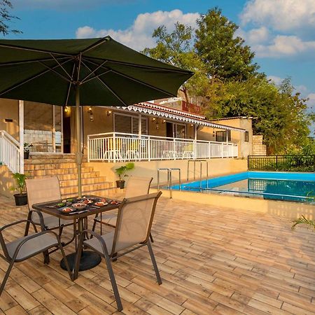 Stayvista'S Harvest Haven - Pool-View Villa With Deck & Machan Near Sula Nashik Esterno foto