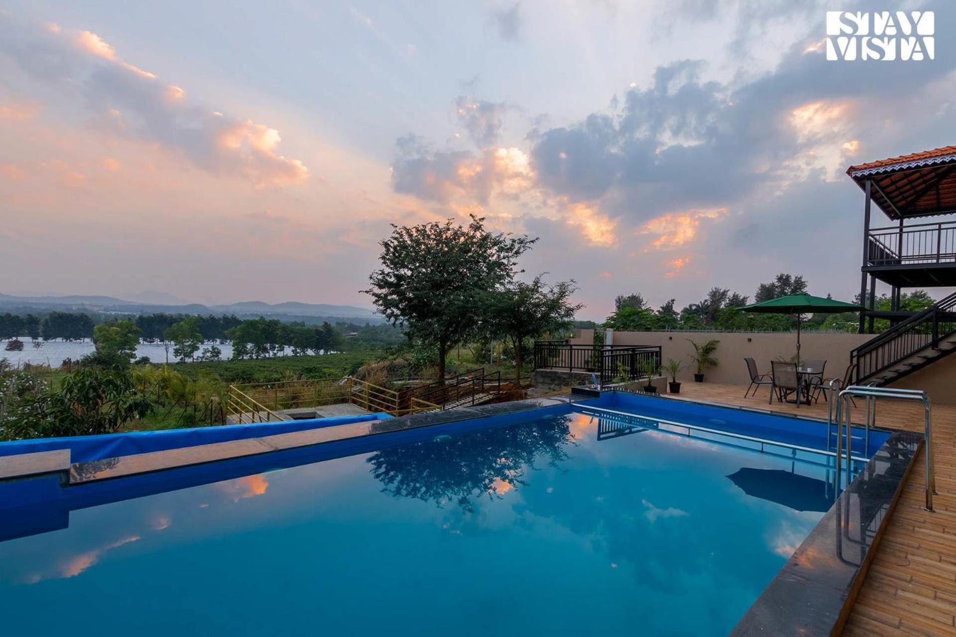 Stayvista'S Harvest Haven - Pool-View Villa With Deck & Machan Near Sula Nashik Esterno foto